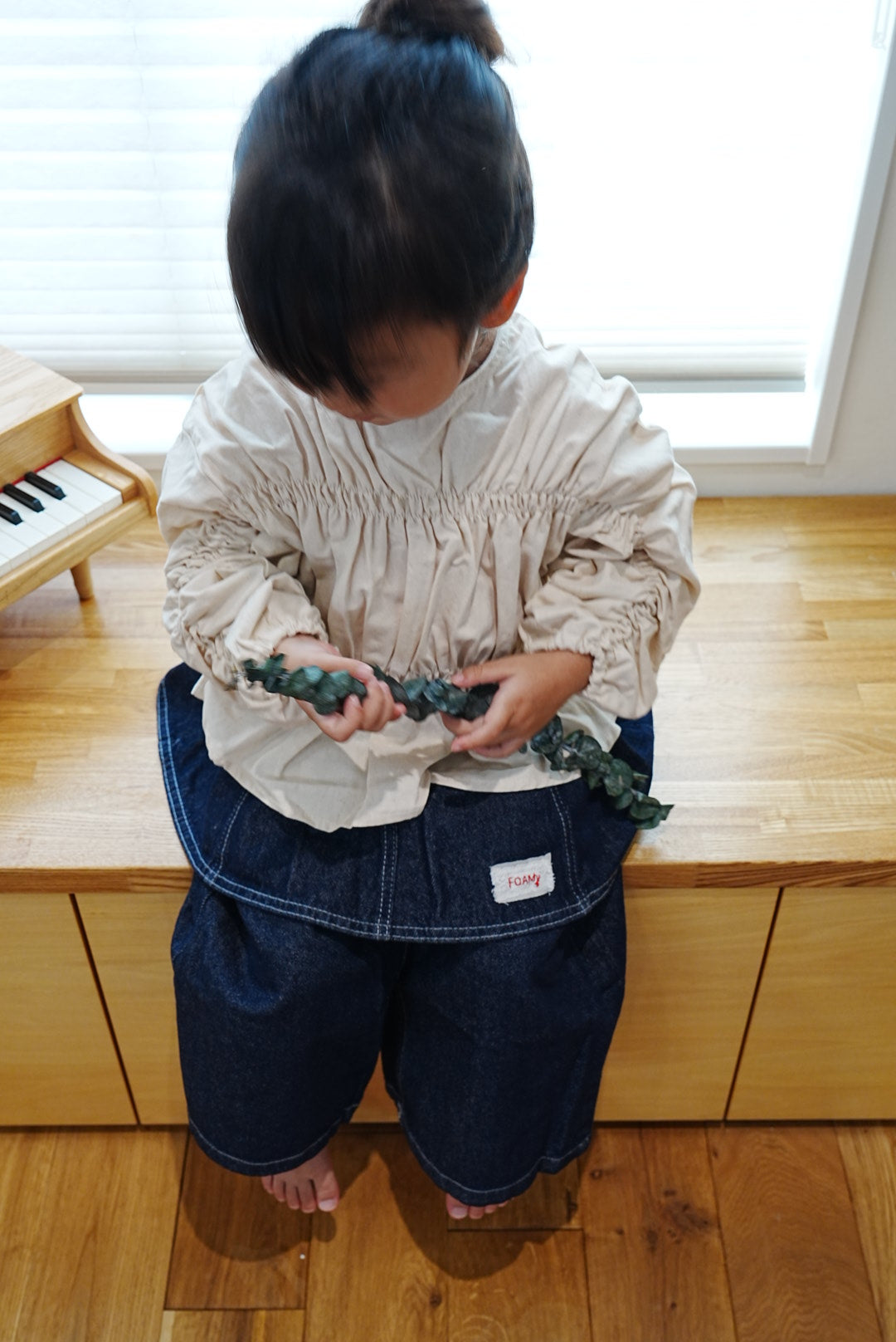 ペプラムフリル付き デニムワイドパンツ