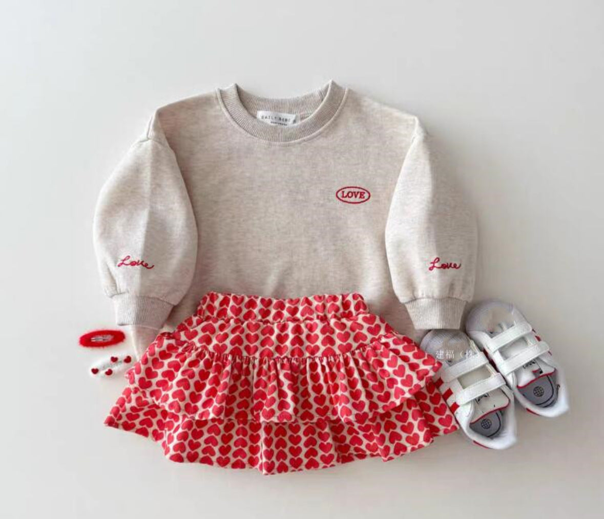 LOVE刺繍スウェット(お取り寄せ)