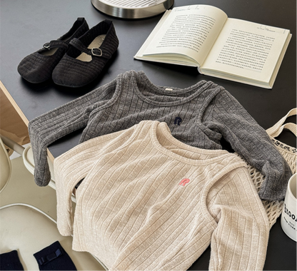 即納❄︎R Embroidered Ribbed Long Sleeve Top