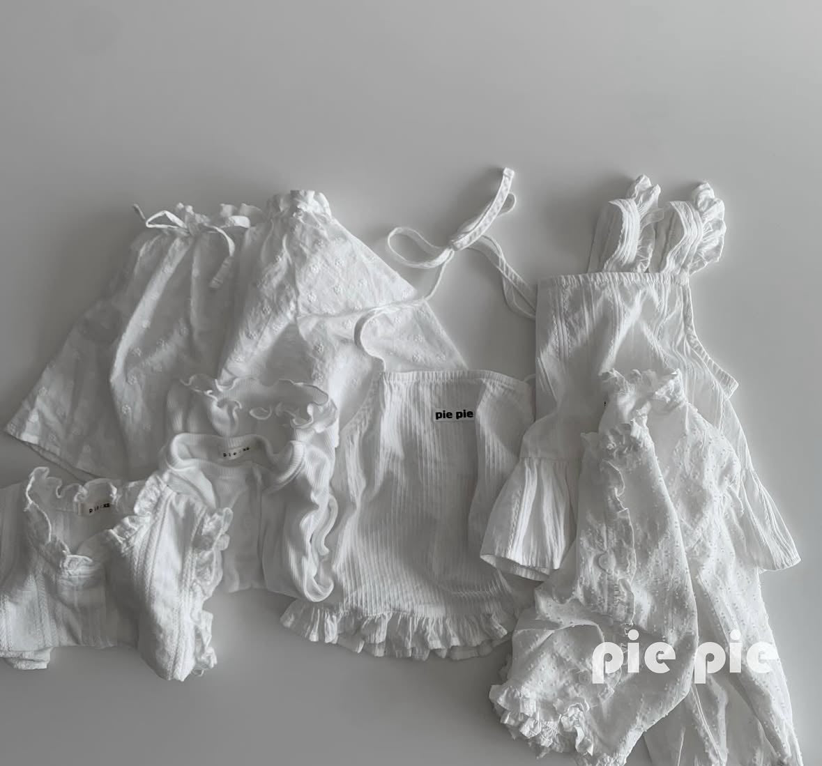 即納❄︎PIE   Frill Apron Top